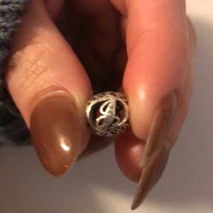 Pandora charm “J”